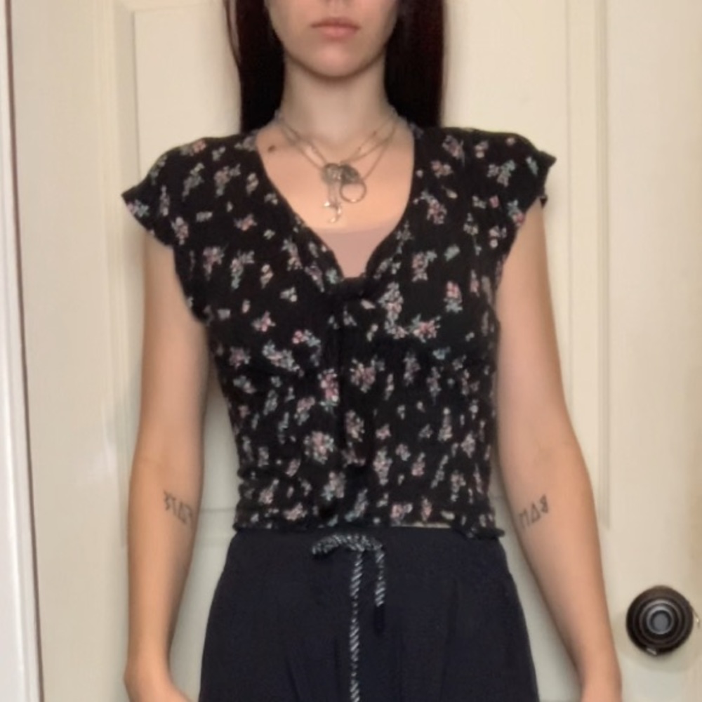 Stretchy T-Shirt-Tie bust-Flared Sleeve